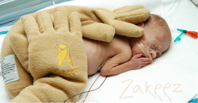 Perché si mettono i guanti ai neonati 